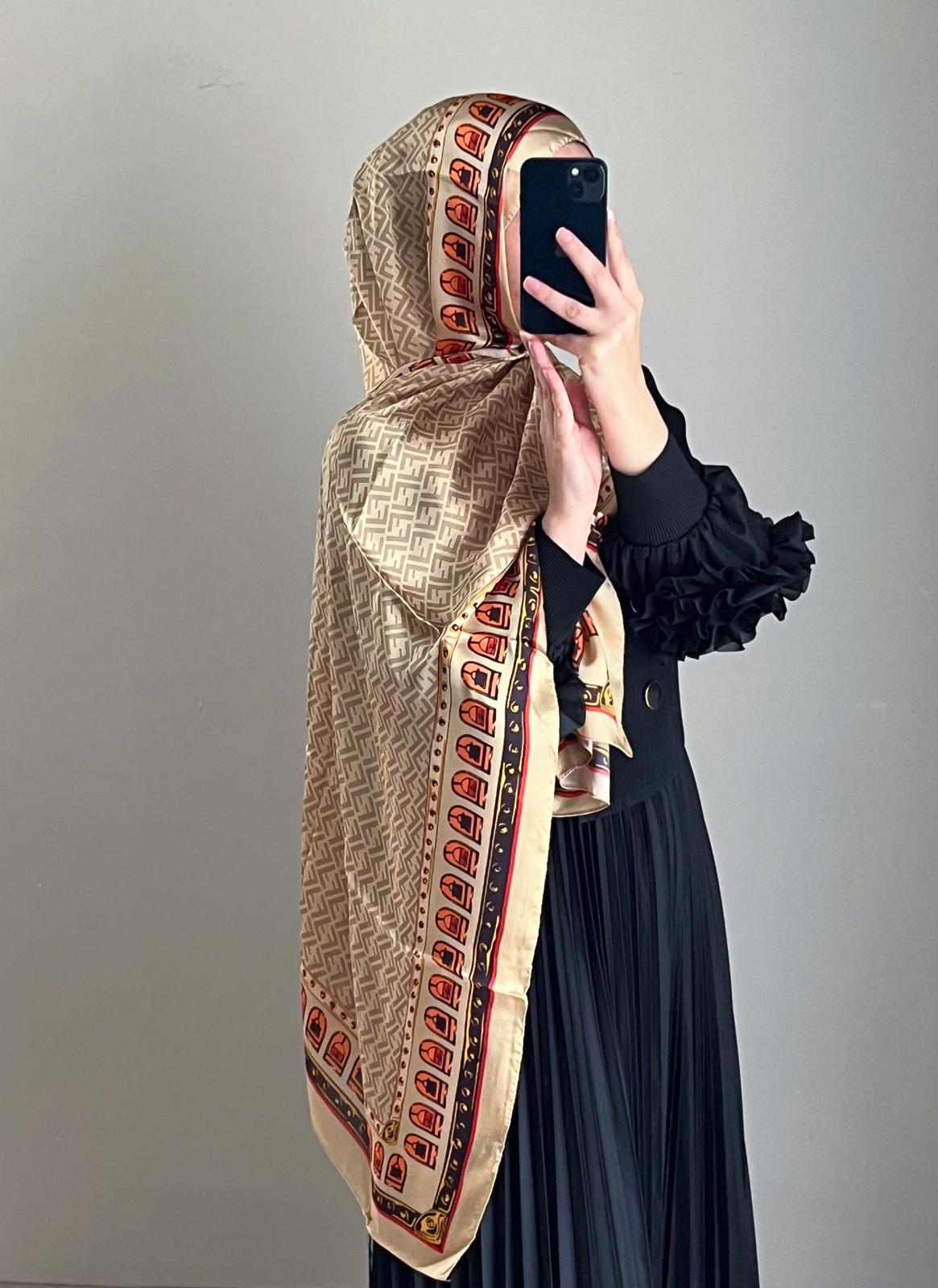 Fendi Vual İpek Şal